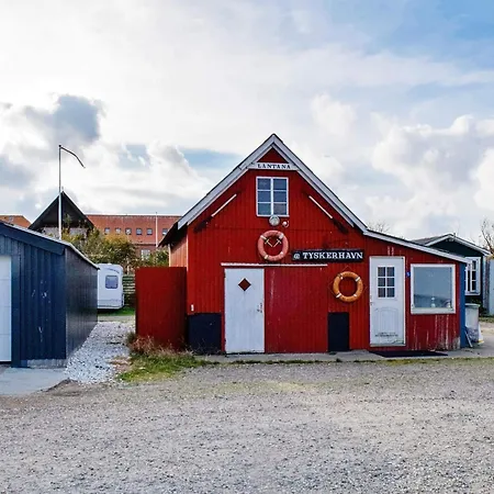 Luxury Retreat With - By Traum